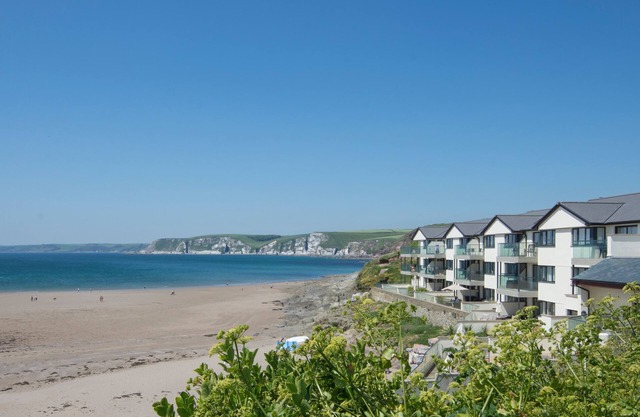 24 BURGH ISLAND CAUSEWAY, pet friendly, with pool in Bigbury-On-Sea