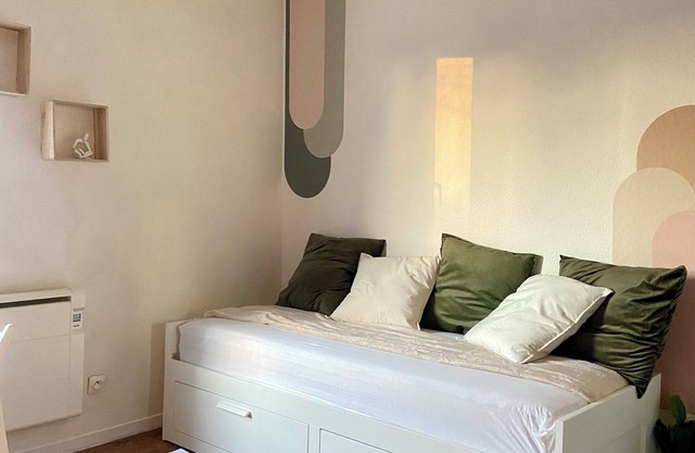 25min from Paris, Cosy Studio near train station