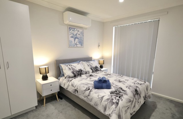 26 Simple Family Home Mirrabooka sleeps 5