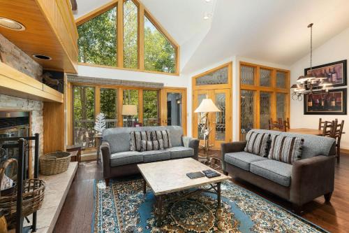 2708 Chateaux DMont condo