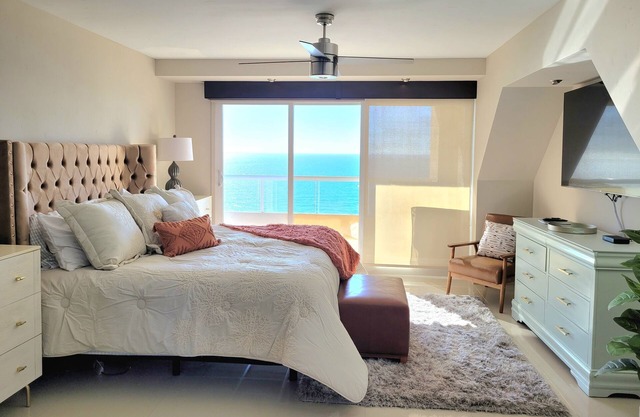 2BD Beach Front Condo with Pool & More (98506181)