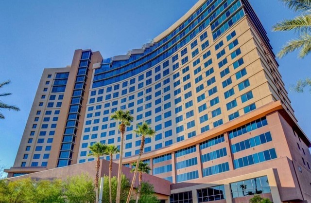 2BD/Vegas - Private Living Room and Kitchen in your Condo!