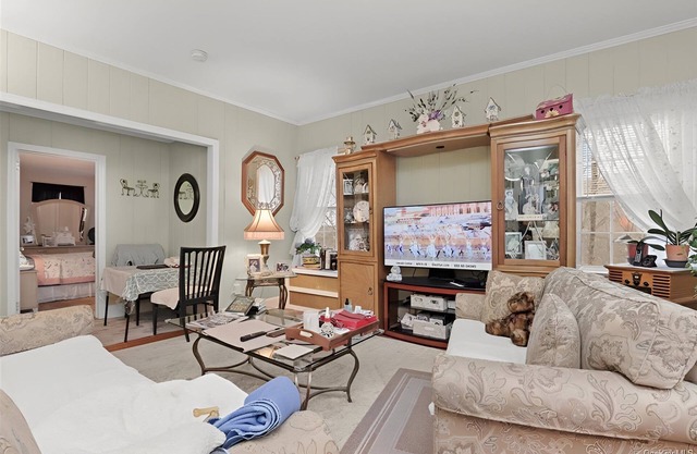 2BDRM COTTAGE IN PLEASANTVILLE