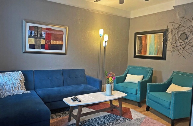 2bed 1.5bath House, Lower Eastside, King Bed, Fire Pit, Free Parking, Sleeps 6