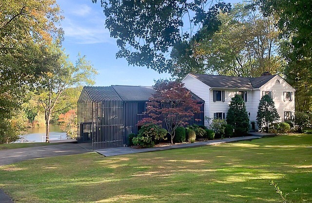 2BR, 1 BA, and Kitchenette in Lakeside Home in Greenwich with private dock.