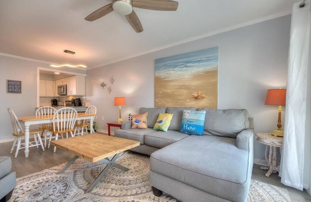 2BR/2BA Condo - Ocean View, Walk to Beach, Seasonal Pool, Sleeps 5