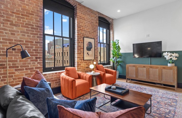2BR/2BA Rooftop Pool | Gym | Game Room | Downtown
