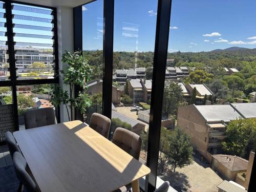 2BR-2BR-2Cars -CBD-Pool-sleeps 6