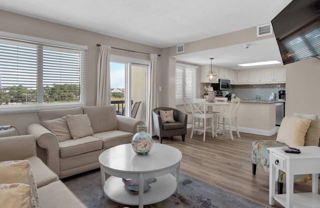 2BR Beachfront Condo | Prime Amenities + Free tickets: Dolphin Cruise & More!