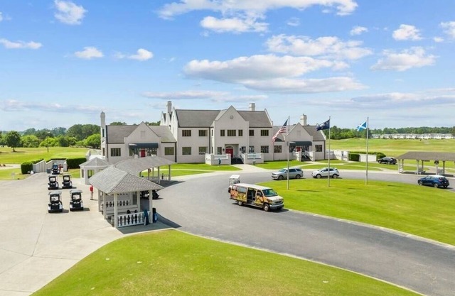 2Br Condo @ Legends Golf