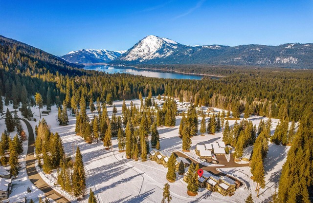 2BR condo with mountain views & spa access.