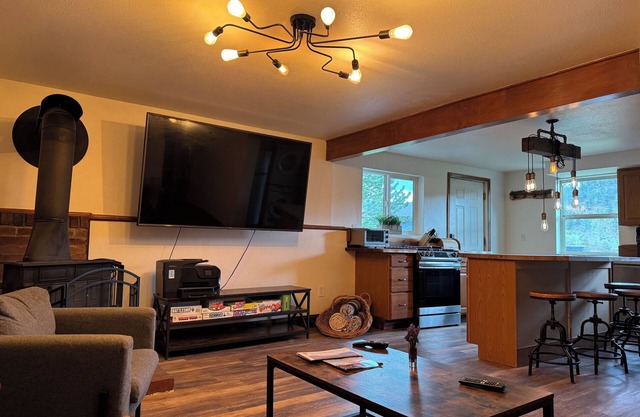 2BR garden level apartment close to red rocks, hiking, skiing