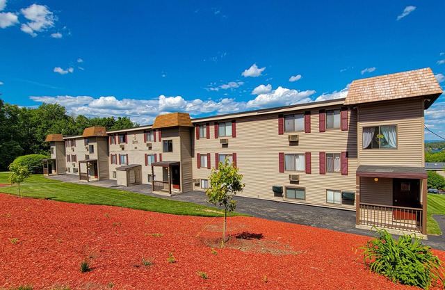 2BR Getaway in the Heart of the Lakes Region