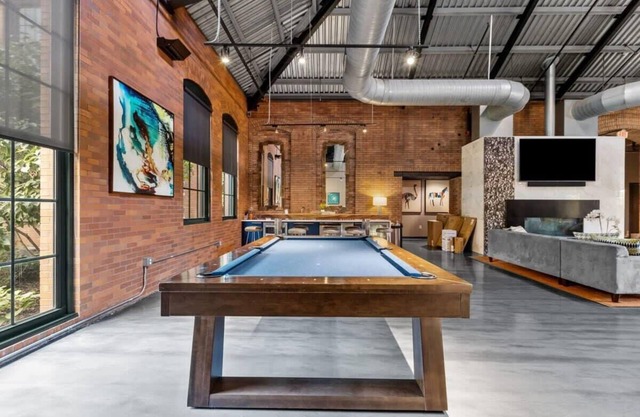 2BR Historic Loft Oasis With Pool & Gym