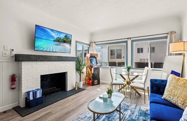 2BR Luxury Getaway 3 Mins to the Beach + Ocean Views