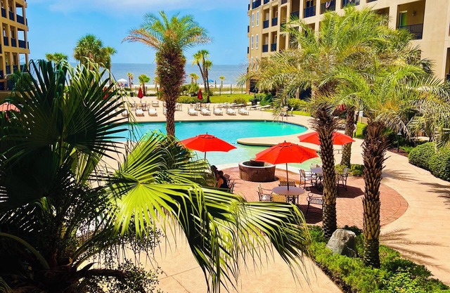 2BR Newly Renovated, Luxury Beach-Side Condo in Beautiful Pass Christian, MS.