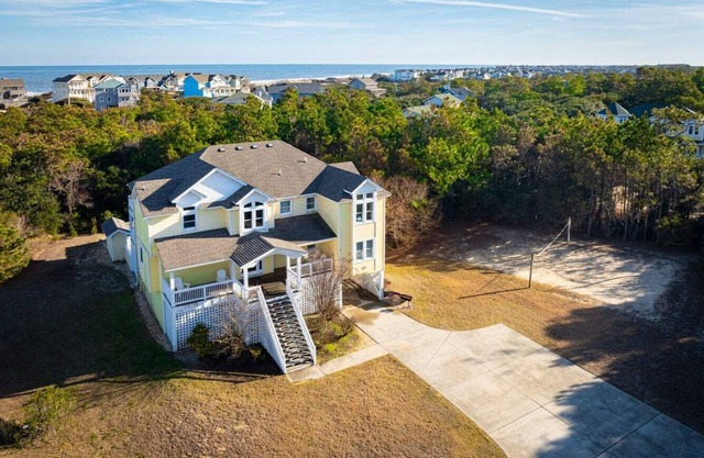 2min Walk to Beach, Pool, Spa, Game Room, Big Yard