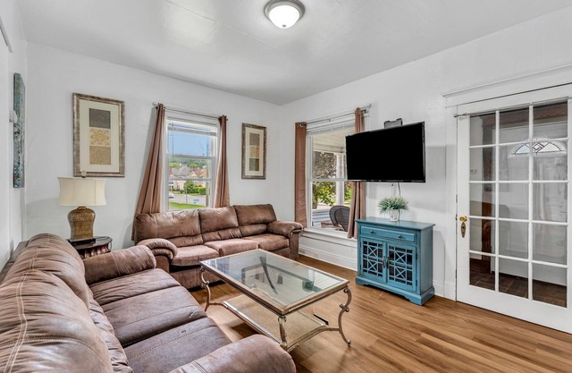2nd Base Apt 1 - All Star Baseball Rentals