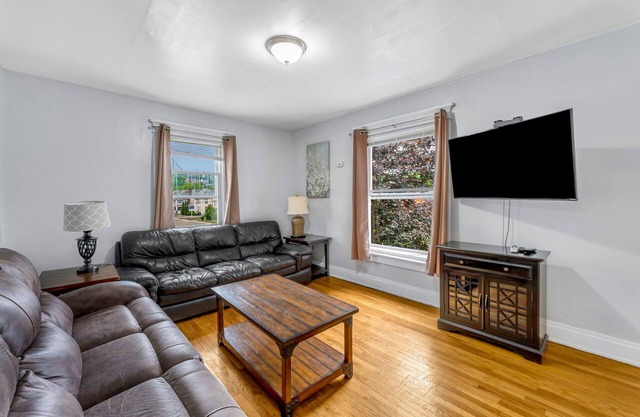 2nd Base Apt 2 - All Star Baseball Rentals
