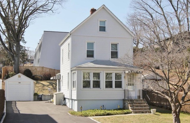 2nd Floor, 1 Br/1 Ba With Sofa Bed In The Living Room