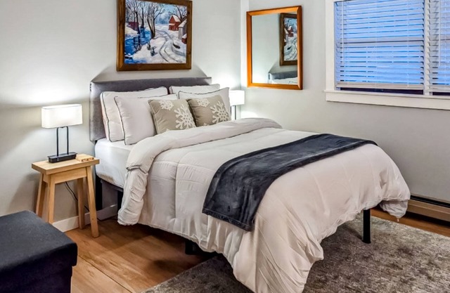 2nd-floor downtown Ludlow studio condo with kitchenette, streaming