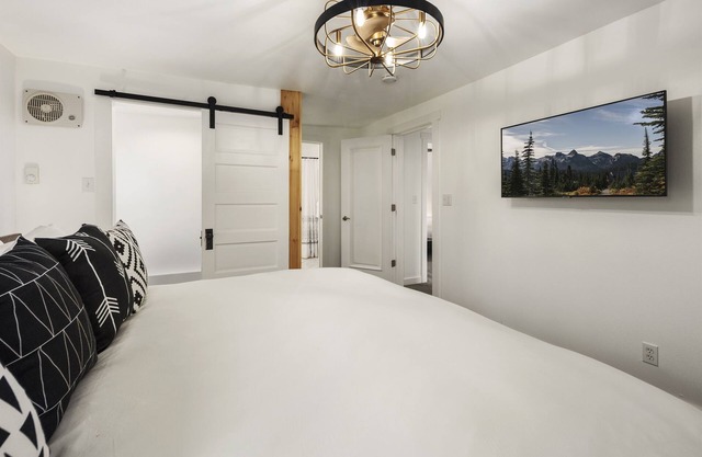 2nd floor in Duplex 2BR Ski & Hike Retreat Near Mt. Rainier
