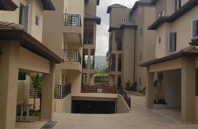 3 1/2BRM 3BDS PENTHOUSE WITH FAB VIEWS & POOL - COMFORTLIVING