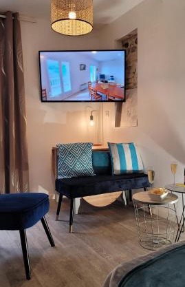 3 Appartements DEUX chambres , 1 studio ,L'établissement LA PLAGE A 2 PAS, NETFLIX, lits faits à votre arrivée, serviettes de toilette, Ménage, Wifi, en hyper centre ,Plage à 100m, BOX à Vélos, paiement 3 fois sans frais, prix tout compris