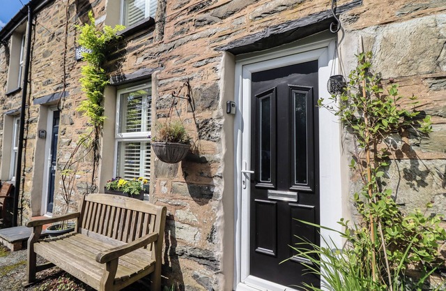 3 Barlwyd Terrace