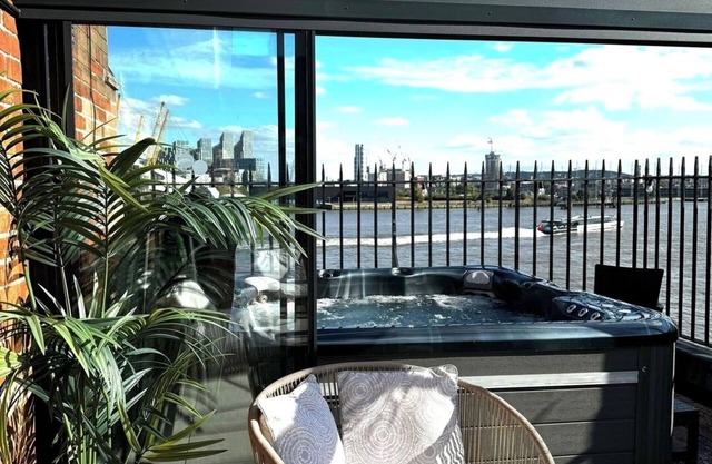 3 Bdm Flat w/HotTub and RoofTop