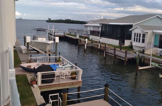 3 bdrm 3 bath w separate apt. Nettles isle resort, priv. beach, deck, sleeps 10