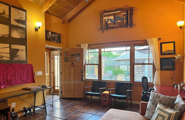 3 bed/1 bath house in Prime Berkeley Location