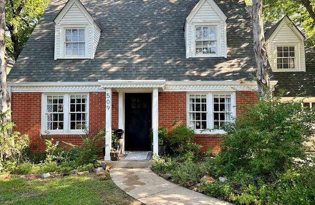 3 bed, 2.5 bath in historic neighborhood, ESPN+
