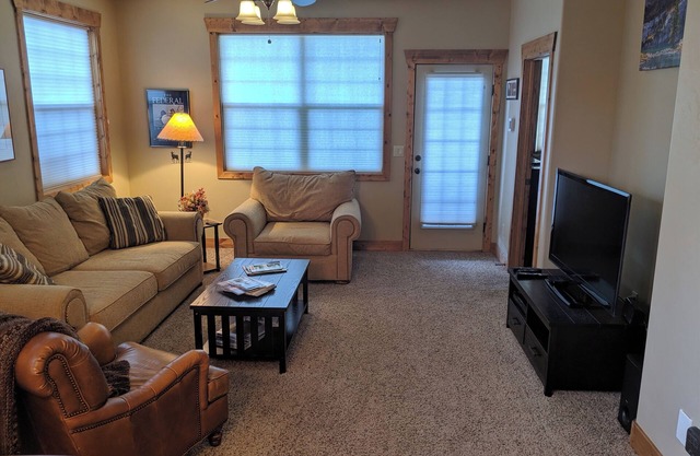 3 bed/2 bath condo, Grand Targhee/Jackson Hole skiing, Yellowstone home base