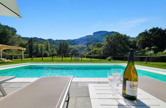 3 bed 2 bath house, private pool, wonderful gardens, walk restaurant, WIFI