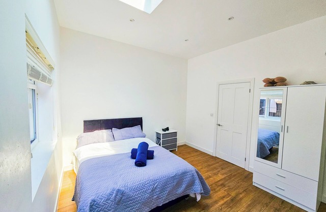 3 bed/2 bath with Garden - Stunning Holiday/Contractor Accommodation