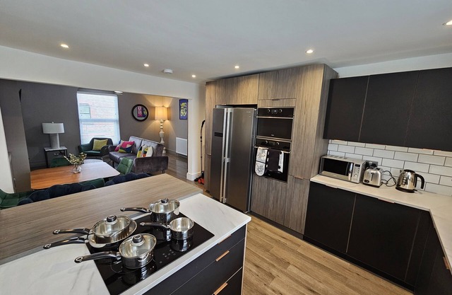 3 Bed Apartment 10 mins from central Liverpool