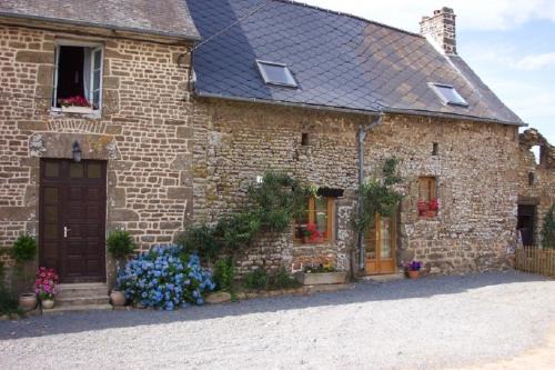 3 Bed Cottage - Sleeps 5 - Parking - Wifi