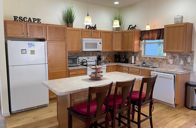 3-Bed Gem with Golf Cart & Prime Location in the Village of Fernandina