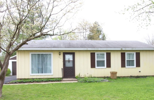 3-Bed Home In A Quiet And Secure Neighborhood