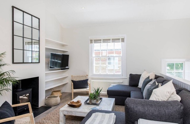 3-Bed Mews House, Battersea