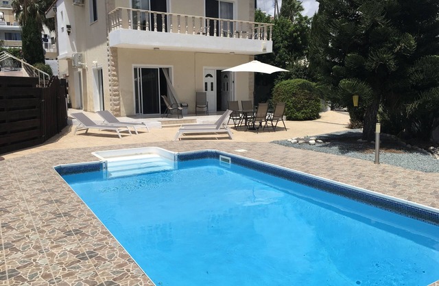 3 Bed Villa 10 minutes drive from beautiful beach