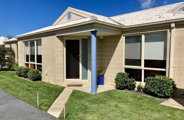 3 bedrm 2 bathrm holiday unit. Minimum of 2 nights for bookings.
