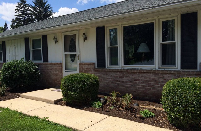 3 Bedroom cozy ranch home in a quiet,safe neighborhood