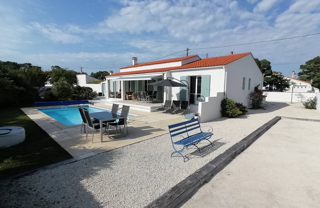 3 bedroom villa with heated pool. Rental from Sunday to Sunday