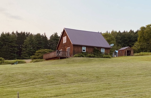 3 bedroom 1 bathroom sleeps 6