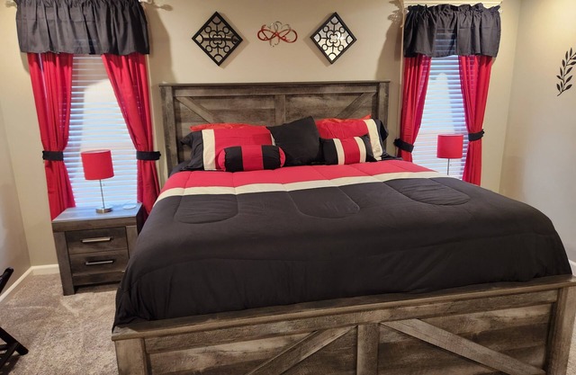 3 bedroom, 2 bath + garage Cottonwood Corner
