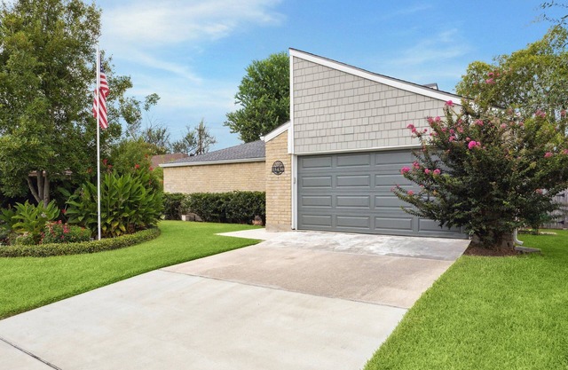 3-bedroom 2 bath house in Clear Lake