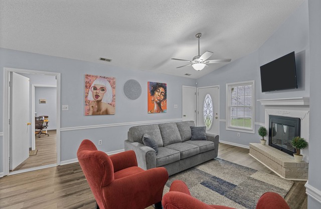 3 bedroom, 2 bath Paradise Awaits