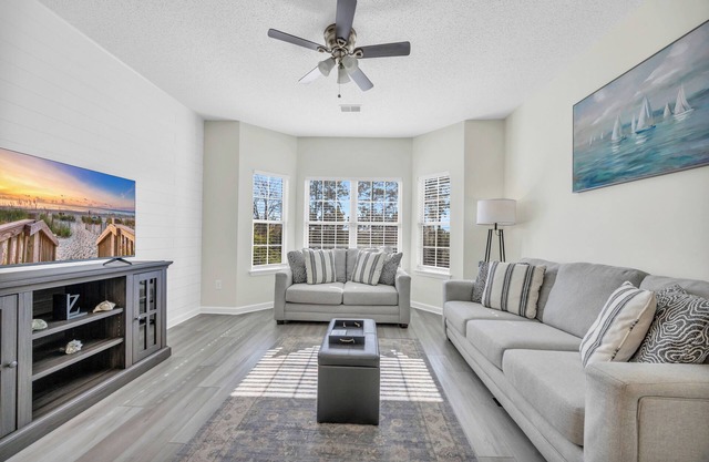 3 bedroom 2 bath, Southern and beach style apt comfortable for whole family n